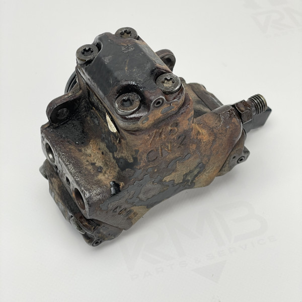 Топливный насос высокого давления (ТНВД) на Mercedes Sprinter Vito 2.2 CDI OM 611  A6110700701