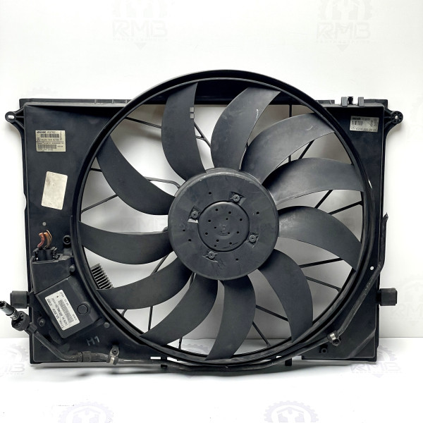 A2205000293 Вентилятор охлаждения двигателя на Mercedes S320 S-class W220 3.2 850 Вт A2205002404