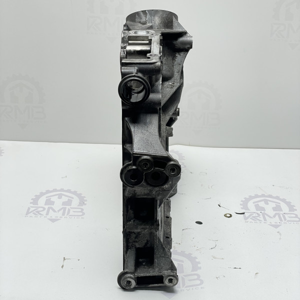 A6460150602 Передняя крышка двигателя на Mercedes 2.2 OM646 2.7 OM647 3.2 OM648