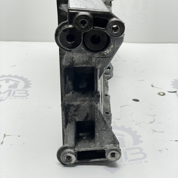 A6460150602 Передняя крышка двигателя на Mercedes 2.2 OM646 2.7 OM647 3.2 OM648