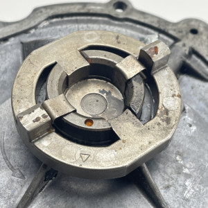 0002304365 Вакуумний насос на Мерседес Спрінтер 312 412 2.9 TDI OM602