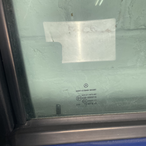 Дверь передняя правая на Mercedes Vito / Viano W639 111 112 115