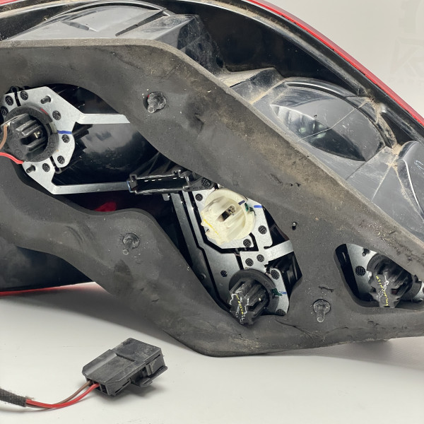 A2518201664 Фонарь – Задний правый фонарь на Mercedes R-Class W251 A2518201864