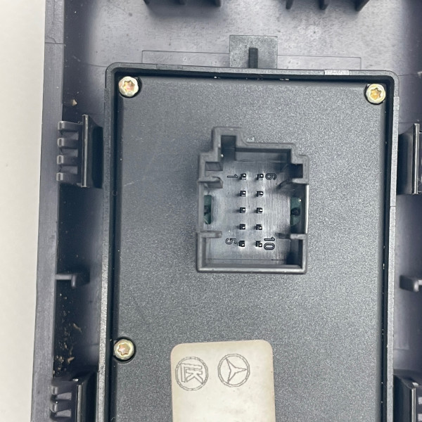 A1688202810 — Блок кнопок стеклоподъемников передний на Mercedes A-Class W168