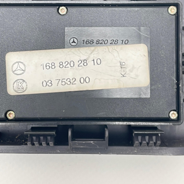 A1688202810 — Блок кнопок стеклоподъемников передний на Mercedes A-Class W168
