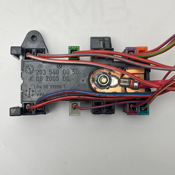 A2035400050 — Блок силовых предохранителей (распределитель питания) на Mercedes W203 C-Class / W209 CLK / Vito W639