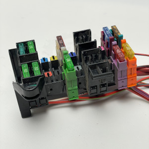 A2035400050 — Блок силових запобіжників (розподільник живлення) на Мерседес W203 C-Class / W209 CLK / Віто W639