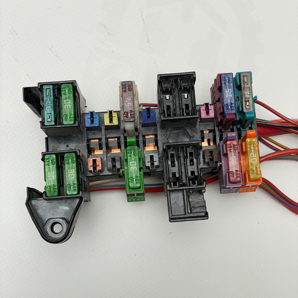 A2035400050 — Блок силовых предохранителей (распределитель питания) на Mercedes W203 C-Class / W209 CLK / Vito W639