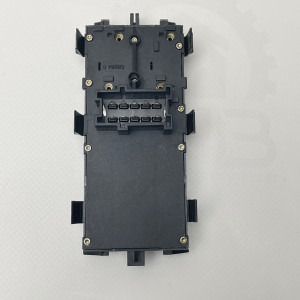 A1688206510 — Блок кнопок стеклоподъемников на Mercedes A-Class W168