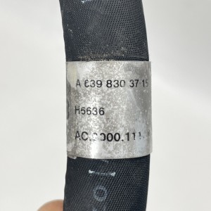 A6398303715 Трубка кондиціонера (шланг високого тиску) на Мерседес Віто / Віано W 639