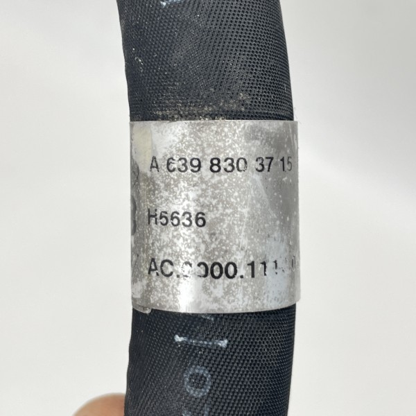 A6398303715 Трубка кондиціонера (шланг високого тиску) на Мерседес Віто / Віано W 639