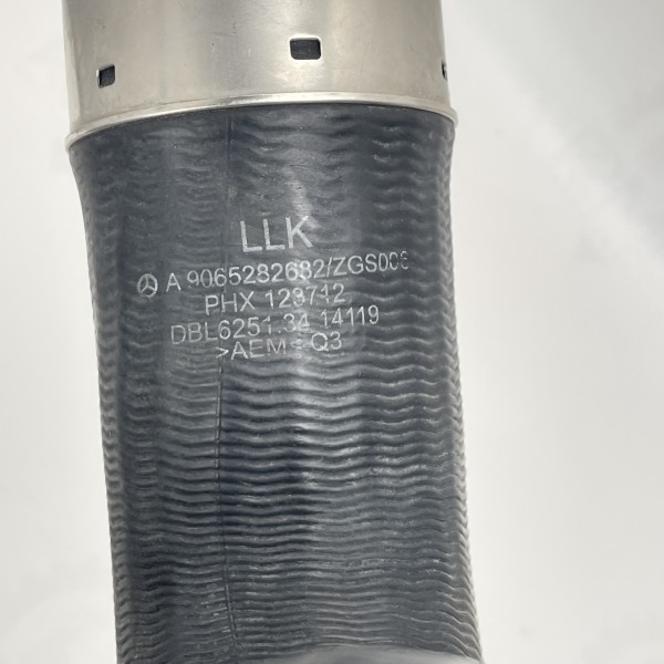 A9065282682 Патрубок інтеркулера правий на Мерседес Спрінтер W 906 319 419 519 3.0 OM642 A9065282682 Патрубок інтеркулера правий на Мерседес Спрінтер W 906 319 419 519 3.0 OM642