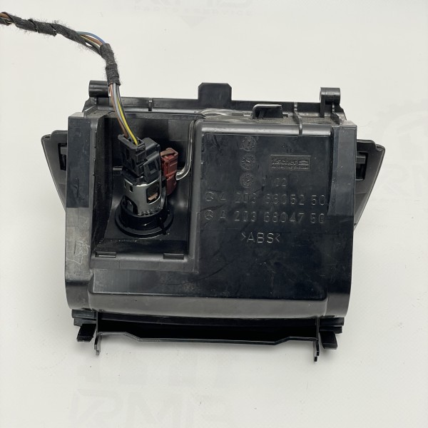 A2036805250 Пепельница передней консоли на Mercedes C-Class W203