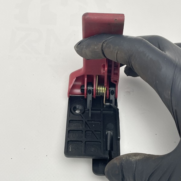 A1698871527 Ручка открывания капота на Mercedes  A-Class W169 / B-Class W245