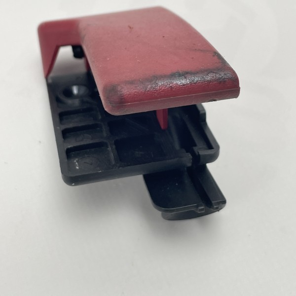 A1698871527 Ручка открывания капота на Mercedes  A-Class W169 / B-Class W245