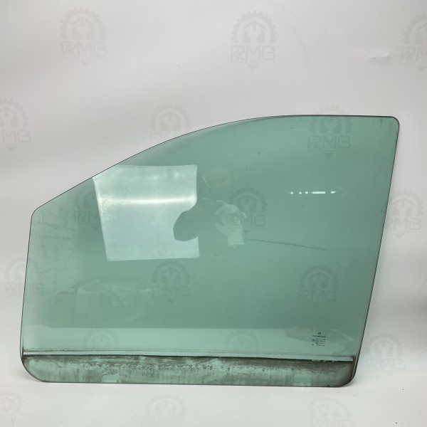 A6397250410 Стекло передней левой двери (водительской) на Mercedes Vito / Viano W 639