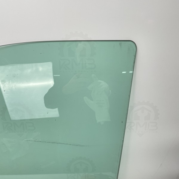 A6397250410 Стекло передней левой двери (водительской) на Mercedes Vito / Viano W 639