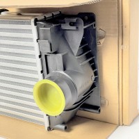 А9065010201 Радиатор интеркулер Nissens 96526 на Mercedes Sprinter W 906 2.2 ОМ651 3.0 ОМ642