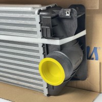 A9075011600 Радиатор интеркулер Nissens 961597 на Mercedes Sprinter W 907 / W 910