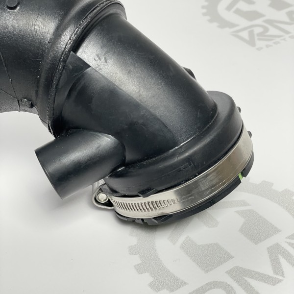 A9065282224 Воздуховод, выход из воздушного фильтра 3.0 CDI OM642 на Mercedes Sprinter 318 319 518 519 W 906 / W 907