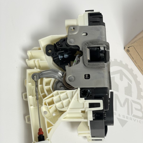 А9067401335 Замок задней правой двери на Mercedes Sprinter W 906 / Volkswagen Crafter
