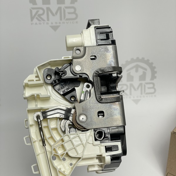 А9067401335 Замок задней правой двери на Mercedes Sprinter W 906 / Volkswagen Crafter