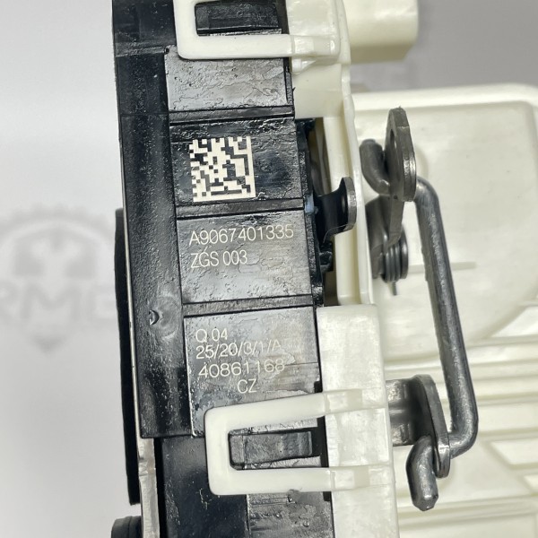 А9067401335 Замок задней правой двери на Mercedes Sprinter W 906 / Volkswagen Crafter