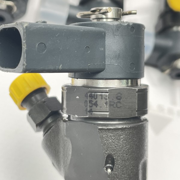 A6120700587 Форсунка паливна дизельна Bosch 066 - 2.7 CDI OM612 на Мерседес Спрінтер W903 216 316 416 / W906 2.7 CDI  (Ціна за шт)