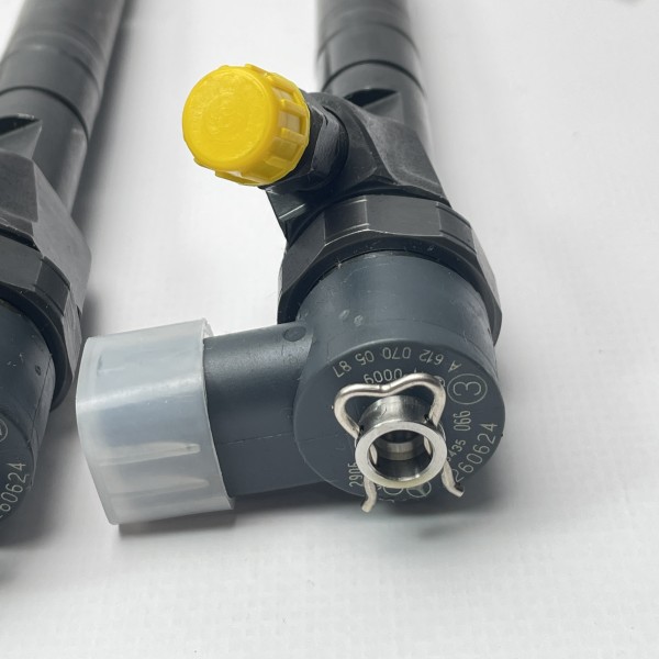 A6120700587 Форсунка паливна дизельна Bosch 066 - 2.7 CDI OM612 на Мерседес Спрінтер W903 216 316 416 / W906 2.7 CDI  (Ціна за шт)