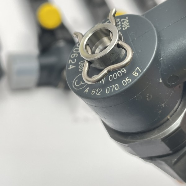 A6120700587 Форсунка паливна дизельна Bosch 066 - 2.7 CDI OM612 на Мерседес Спрінтер W903 216 316 416 / W906 2.7 CDI  (Ціна за шт)