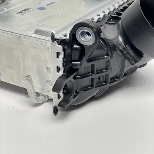 A6540900100 Радіатор інтеркулера охолодження повітря MAHLE CI737000P - BEHR на Мерседес Спрінтер W 907 / W 910