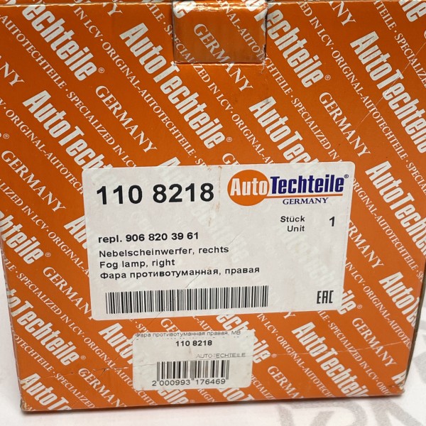 110 8218 Правая противотуманная фара AutoTechteile на Mercedes Sprinter W 906