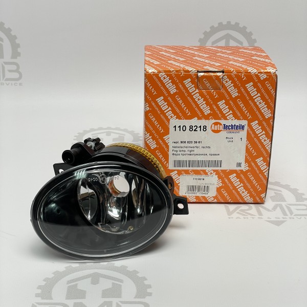 110 8218 Правая противотуманная фара AutoTechteile на Mercedes Sprinter W 906