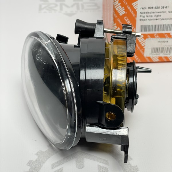 110 8218 Правая противотуманная фара AutoTechteile на Mercedes Sprinter W 906