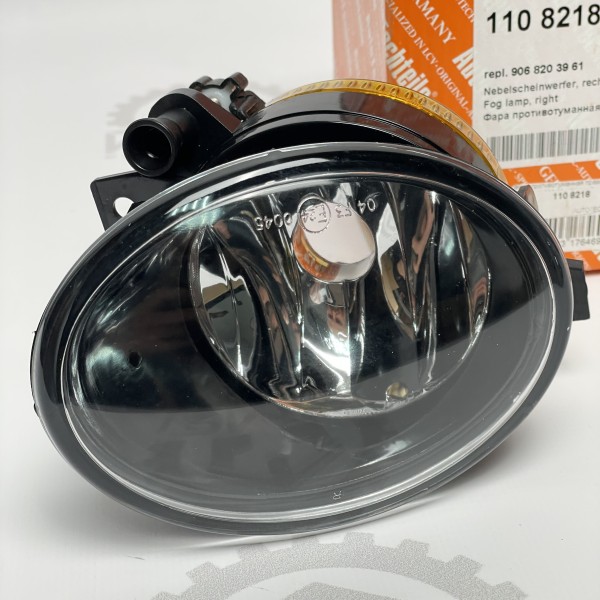 110 8218 Правая противотуманная фара AutoTechteile на Mercedes Sprinter W 906