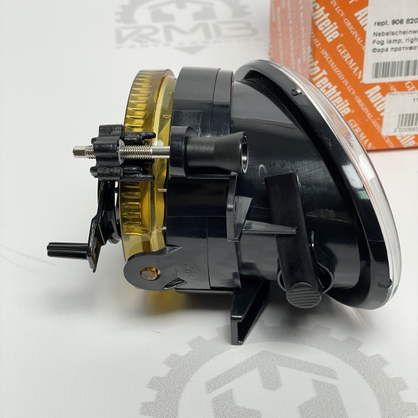 110 8218 Правая противотуманная фара AutoTechteile на Mercedes Sprinter W 906