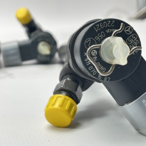 A6110701687 Форсунка паливна Bosch на Мерседес Спрінтер 2.2 CDI W903 / W906 2.7 CDI (Ціна за шт)