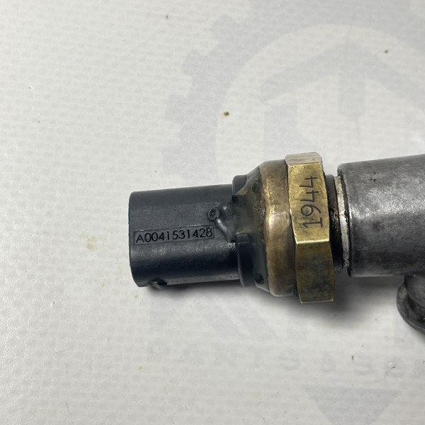 A0041531428 Датчик давления масла и топлива 2.2 2.7 CDI на Mercedes Sprinter W901 / W902 W903 / W904 / W905 / Vito W638