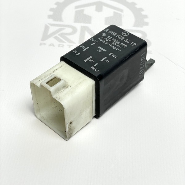 A0025424419 Реле управления вентилятором кондиционера на Mercedes Vito / Viano W639