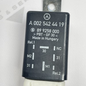 A0025424419 Реле керування вентилятора кондиціонера на Мерседес Віто / Віано W639