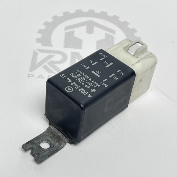 A0025424419 Реле управления вентилятором кондиционера на Mercedes Vito / Viano W639