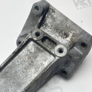 A6122230004 Кронштейн двигателя / левая опора на Mercedes W903 / W904 / W905 2.7 CDI OM612 