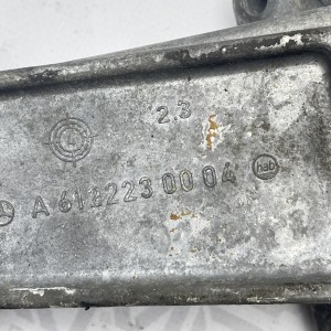A6122230004 Кронштейн двигателя / левая опора на Mercedes W903 / W904 / W905 2.7 CDI OM612 