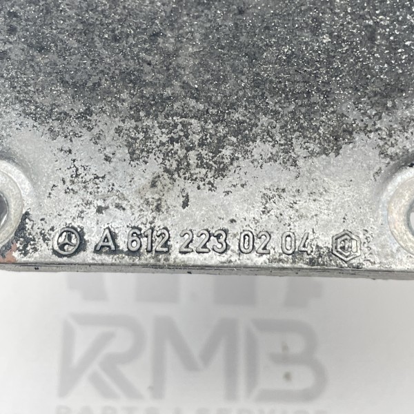 A6122230204 Кронштейн / опора двигателя, правая на Mercedes ML270 2.7 CDI OM612 W163