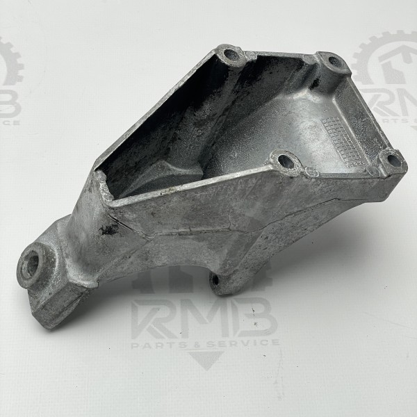 A6122230204 Кронштейн / опора двигателя, правая на Mercedes ML270 2.7 CDI OM612 W163