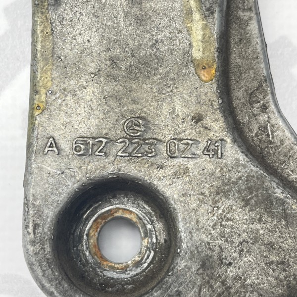 A6122230241 Кронштейн (петля) подвески двигателя на Mercedes 316 416 616 2.7 CDI OM612