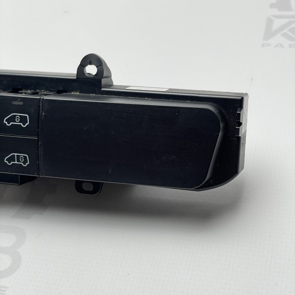 A9068701010 Блок кнопок центральной консоли на Mercedes Sprinter W 906 A9068701010 Блок кнопок центральной консоли на Mercedes Sprinter W 906