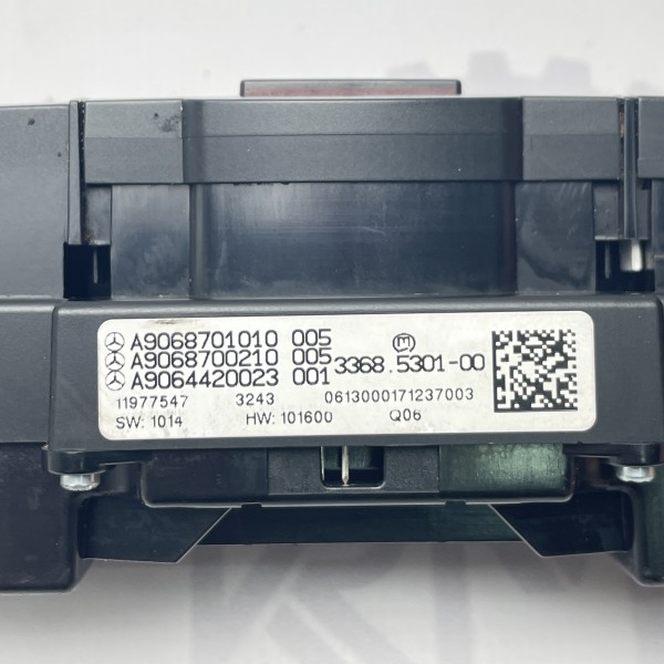 A9068701010 Блок кнопок центральной консоли на Mercedes Sprinter W 906 A9068701010 Блок кнопок центральной консоли на Mercedes Sprinter W 906