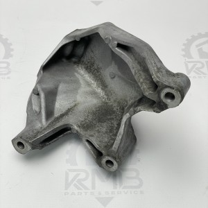  03L199308B Кронштейн двигуна опорна лапа права на Фольксваген Крафтер 2.0 TDI