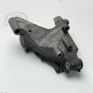 03L199308B Кронштейн двигуна опорна лапа, ліва на Фольксваген Крафтер
